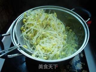 Soybean Sprouts Mixed with Chicken Pine Oil recipe