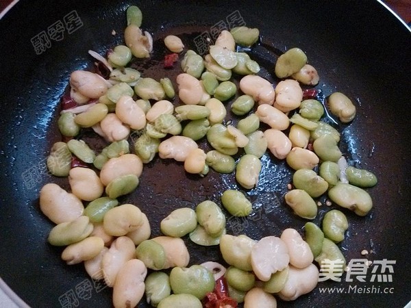 Fried Broad Beans with Pickled Vegetables recipe