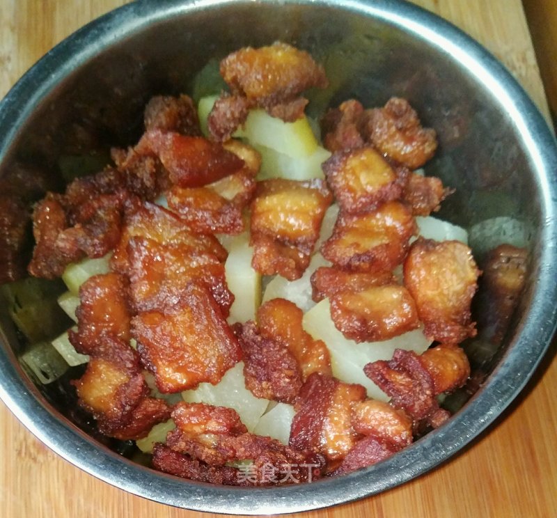 Steamed Potatoes with Crispy Pork