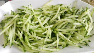 Noodles with Green Pepper Shredded Pork recipe