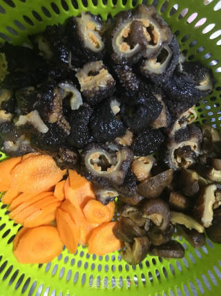 Braised Sea Cucumber Skin with Mushrooms recipe