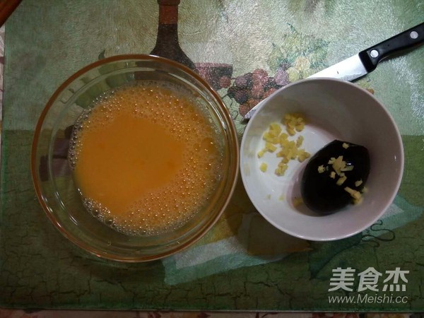 Steamed Eggs with Minced Ginger and Songhua recipe