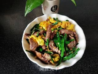 Stir-fried Eggs with Leek and Pork Heart recipe