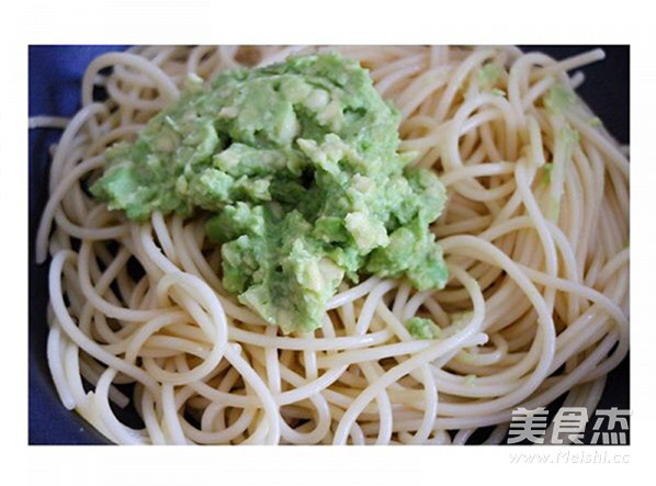 Black Pepper Pork Chop Pasta with Avocado recipe