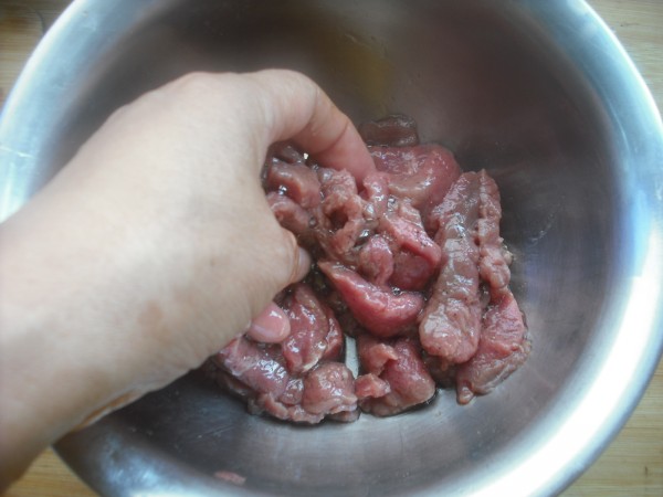 Stir-fried Beef with Pork Ears and Beans recipe