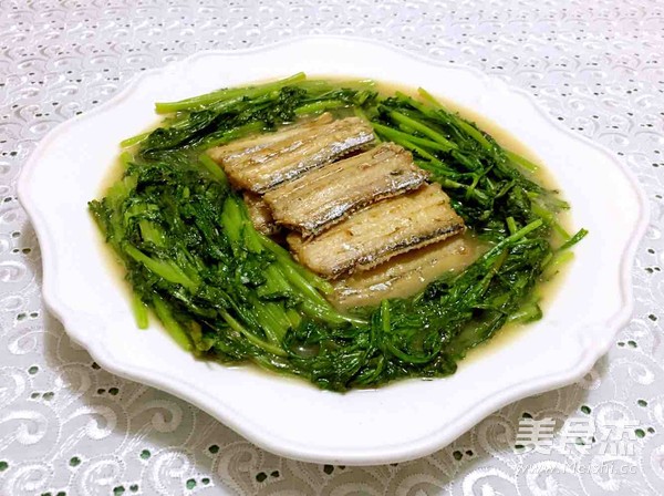 Saury Stew with Chrysanthemum recipe