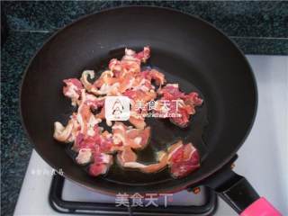 Stir-fried Pork with Mint recipe