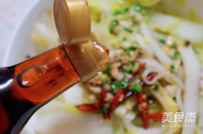 Bean Sprouts Mixed with Cabbage Shreds recipe