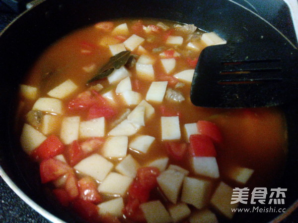 Tomato and Potato Beef Soup recipe