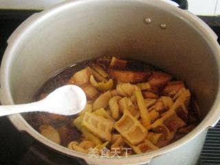 Braised Pork with Bamboo Shoots and Bamboo Shoots recipe