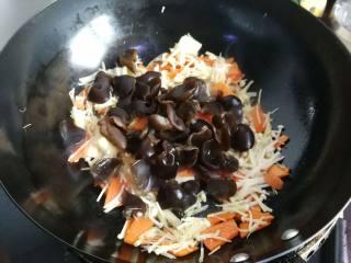 Fried Enoki Mushroom with Black Fungus recipe