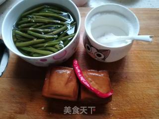 Stir-fried Convolvulus Stems Fragrant and Dried recipe