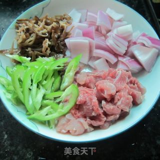 Fried Pork with Fungus and Onion recipe