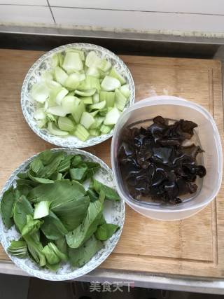 Stir-fried Fungus with Canola recipe