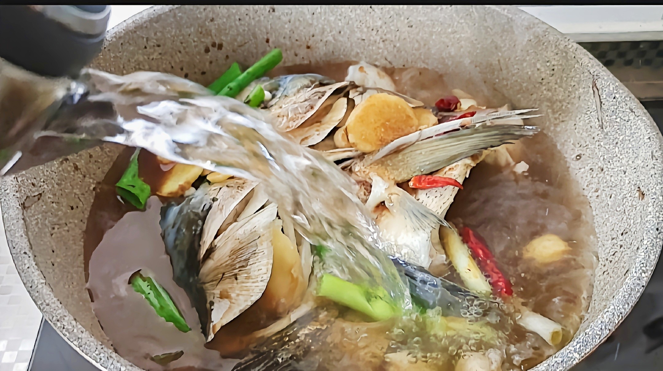 Eat Like this in Autumn and Winter, and Cook Rice in One Pot~fish Head Puffs recipe