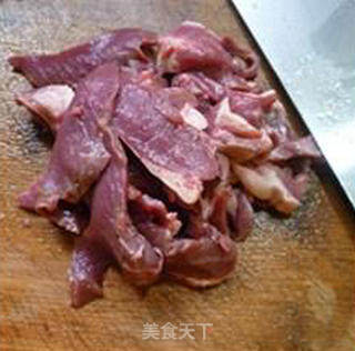 Stir-fried Pork Heart with Leek Sprouts recipe