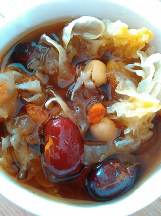 Snow Fungus, Lotus Seeds and Red Dates in Syrup recipe