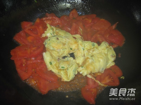 Scrambled Eggs with Tomatoes recipe