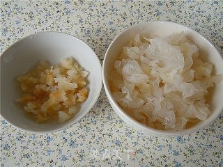 Tremella, Lotus Seed and Coix Seed Soup recipe