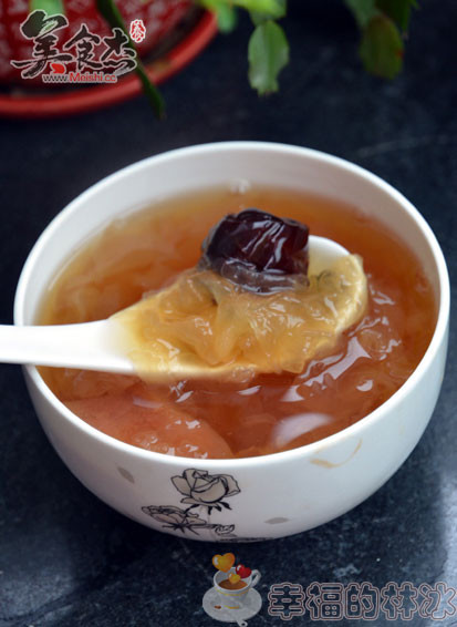 White Fungus, Saponified Rice, Red Dates and Pear Soup recipe