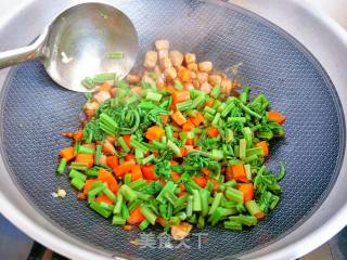 Stir-fried Diced Pork with Bracken with "spring Wild Vegetables" recipe