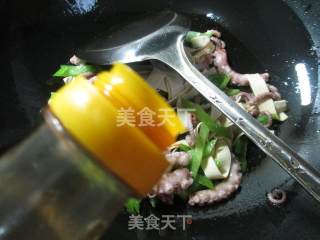 Stir-fried Octopus with Chili Pepper recipe