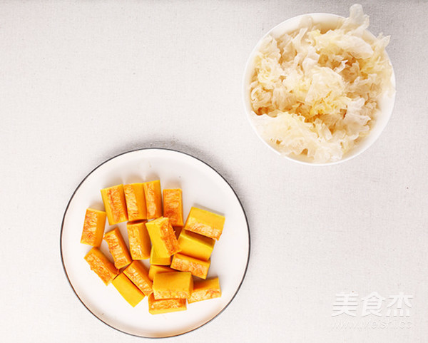 Nourishing Lungs and White Fungus Pumpkin Soup recipe