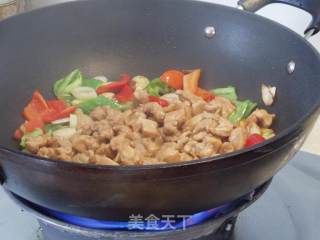 Stir-fried Rabbit Meat with Double Peppers recipe