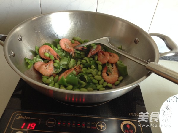 Stir-fried River Prawns with Green Peppers recipe