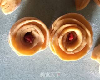 Dielianhua-pumpkin Flower Roll recipe