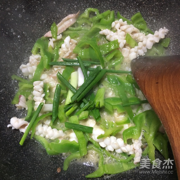 Fried Squid with Green Pepper recipe