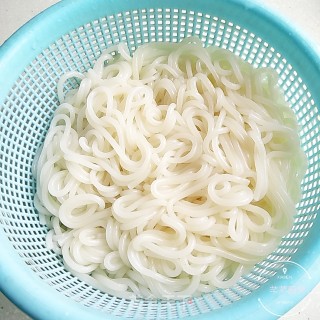 Boiled Rice Noodles with Duck Soup recipe