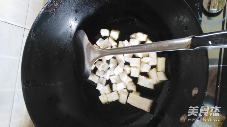 Stir-fried Braised Pork with Yam Cucumber recipe