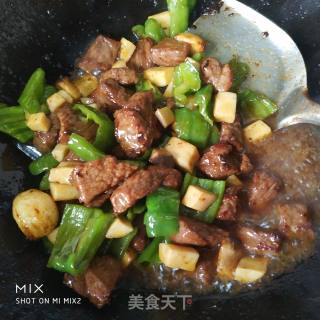 Beef Diced with Black Pepper and Pleurotus recipe
