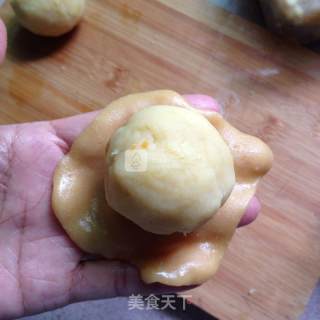 #新良第一节婚纱大赛# Mooncakes with Lotus Seed Paste and Egg Yolk recipe