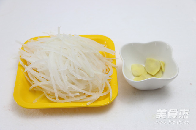 Carp Soup with Shredded Radish recipe