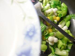 Stir-fried Three-color Rice Cake with Vegetable Core recipe