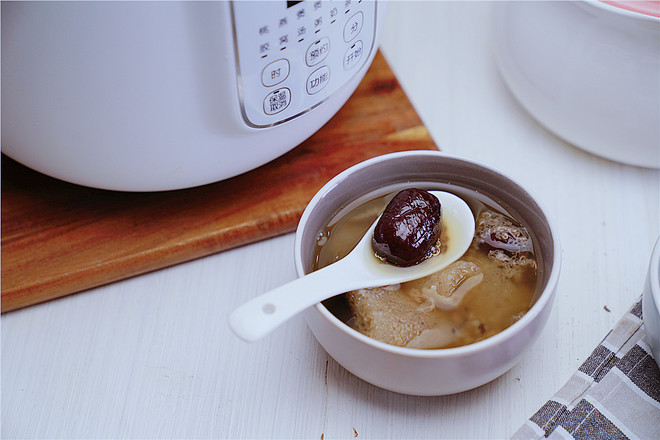 Sweet Soup with Bamboo Fungus and Red Dates recipe
