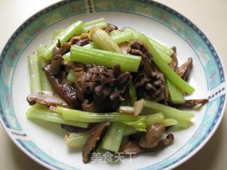 Braised Chicken Mixed with Mushrooms in Oyster Sauce recipe