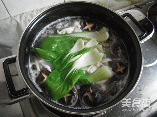 Mushroom Hot Pot in Thick Soup recipe