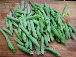 #团圆饭# Fried Long Beans with Millet and Pepper recipe