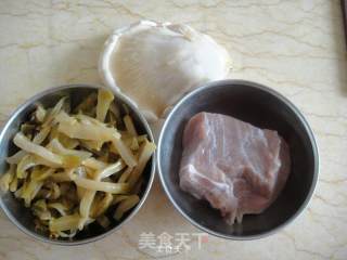 Stir-fried Shredded Pork with Bailing Mushroom and Mustard recipe