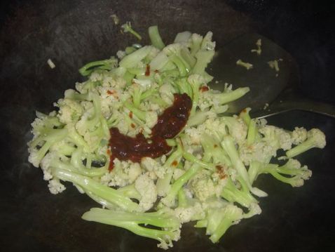 Stir-fried Cauliflower with Soy Sauce recipe