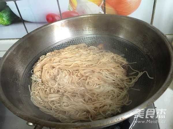 Stir-fried Eel and Shrimp Noodles recipe