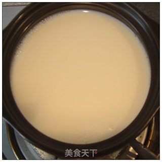 Easily Make Delicious Soup-----soybean Milk and Fresh Mushroom Pot recipe