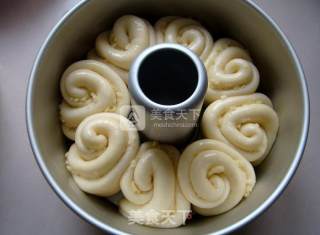 Coconut Garland Bread recipe