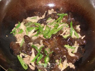 Stir-fried Pork with Fungus recipe