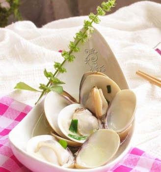 Boiled Clams in Brine with Basil recipe