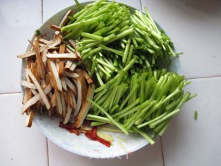 Stir-fried Dried Bean Curd with Wormwood recipe