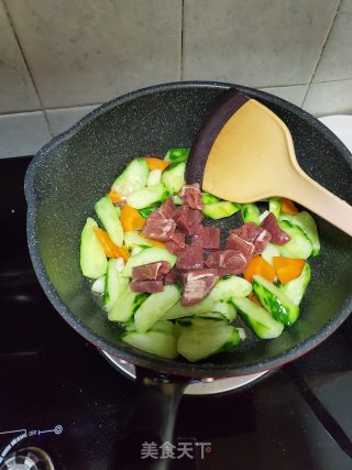 Stir-fried Beef with Cucumber recipe